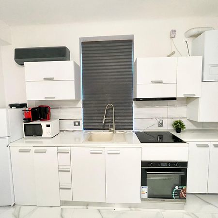 White 2 Bucareste Exterior foto